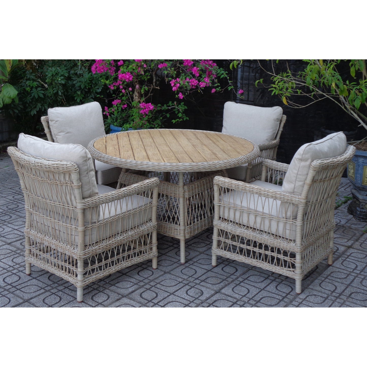 Sarah’s four seater, outdoor round dining set