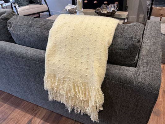 Maisy dotty throw - Seasons Home Interiors