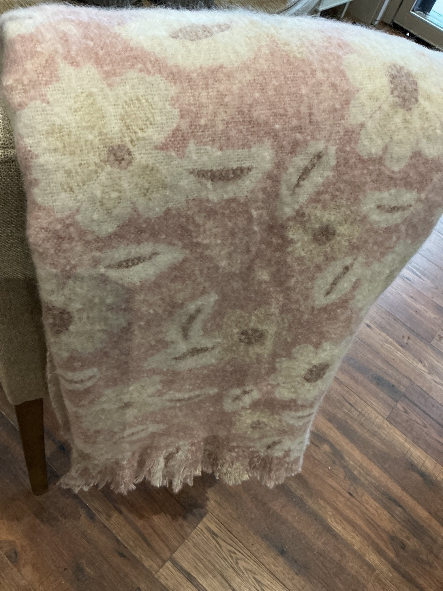 Pink Daisy throw - Seasons Home Interiors